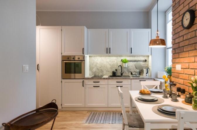 Kordeckiego 6, Viktor Apartment